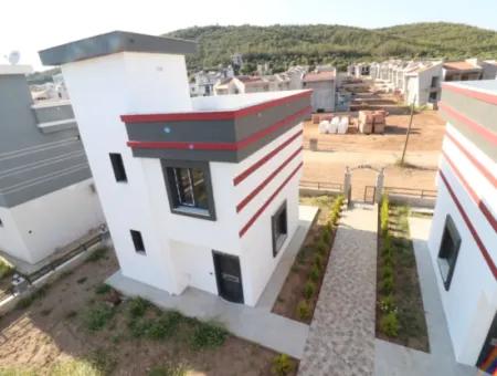 Seferihisar Doğanbey'de Müstakil Büyük Bahçeli 3 1 Villa Zum Verkauf