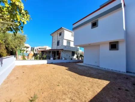 Seferihisar Doğanbey'de Müstakil Büyük Bahçeli 3 1 Villa Zum Verkauf