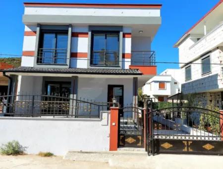 Seferihisar Doğanbey'de Müstakil Büyük Bahçeli 3 1 Villa Zum Verkauf