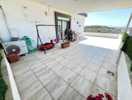 3 In 1 Wohnung Maisonette Mit Großer Terrasse Mit Blick Auf Die Stadt Meer In Ürkmez