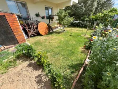 3 2 Villen Zum Verkauf In Ürkmez Mit Vollem Meer, Garten Mit Blick Auf Die Stadt