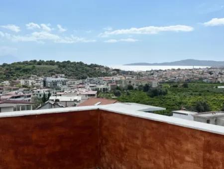 3 2 Villen Zum Verkauf In Ürkmez Mit Vollem Meer, Garten Mit Blick Auf Die Stadt