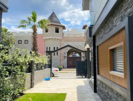 Izmir Menderes Ist Ein Einzelnes Freistehendes Ferienhaus Mit Großem Garten Und 4 1 Pool Zum Verkauf Auf Der Meerseite