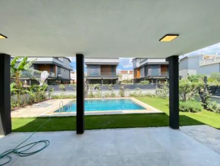 Izmir Menderes Ist Ein Einzelnes Freistehendes Ferienhaus Mit Großem Garten Und 4 1 Pool Zum Verkauf Auf Der Meerseite