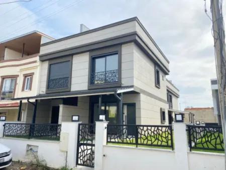 2 1 Neues Garten-Duplex-Sommerhaus Zum Verkauf In Doğanbey, Seferihisar