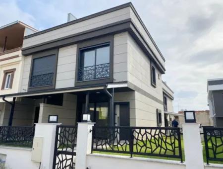 2 1 Neues Garten-Duplex-Sommerhaus Zum Verkauf In Doğanbey, Seferihisar