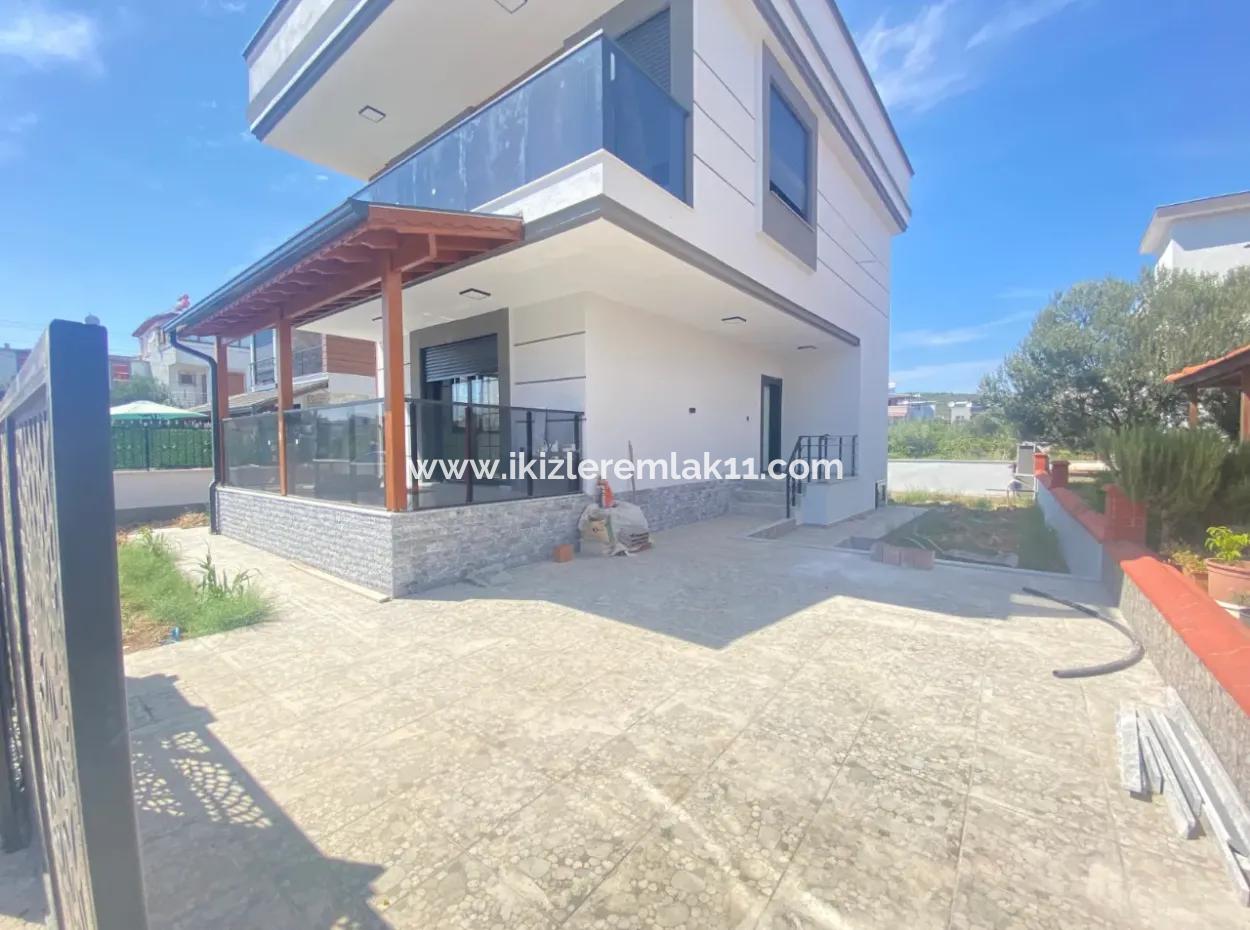 302 Meters In Doğanbey Land Single Detached Luxury For Sale 4 1 Villa