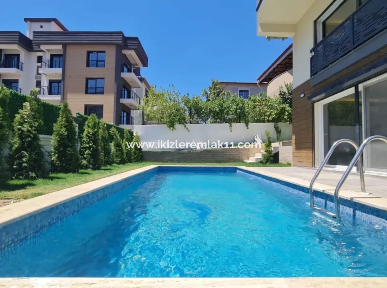 Seferihisa Camikebir Detached Garden 5 2 Hauzlu Villa For Sale