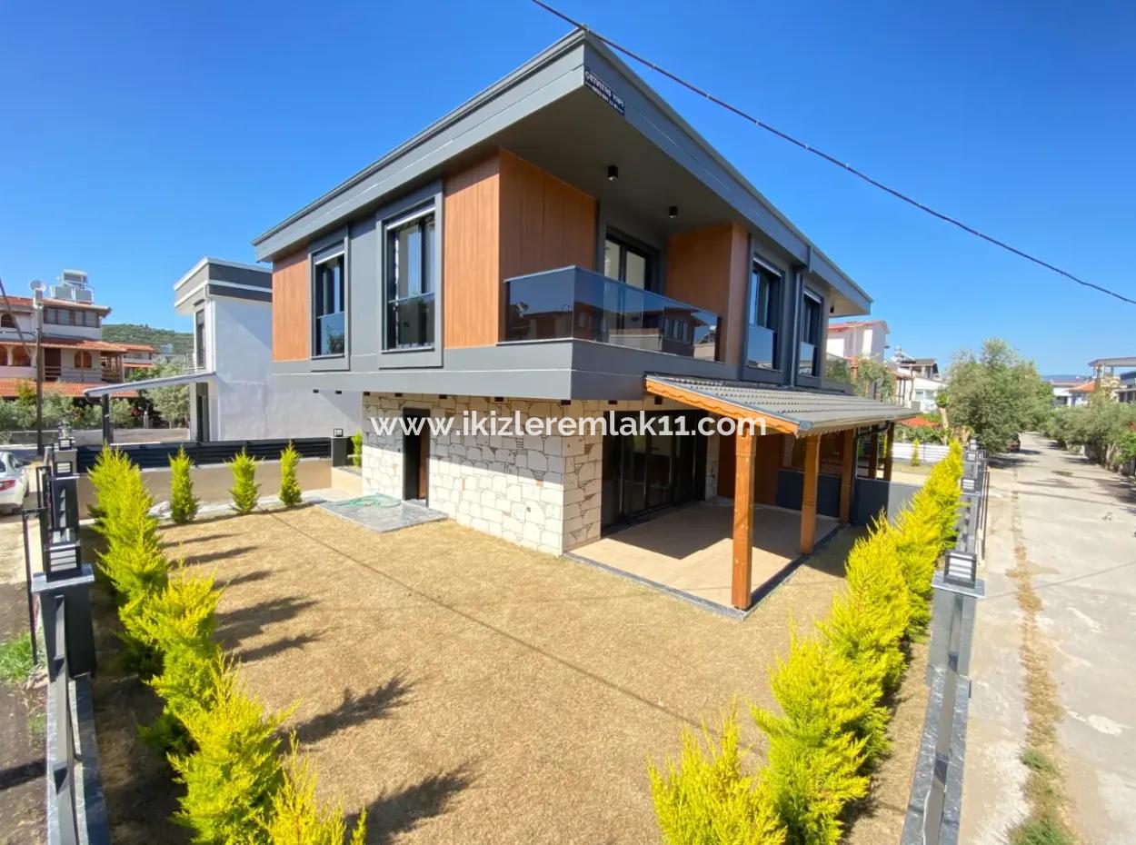 3 1 Villa With New Large Garden For Sale In Seferihisar Doganbey