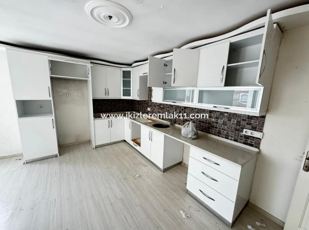 For Sale In Seferihisar Ürkmez Center 2 1 300M Apartment To The Sea