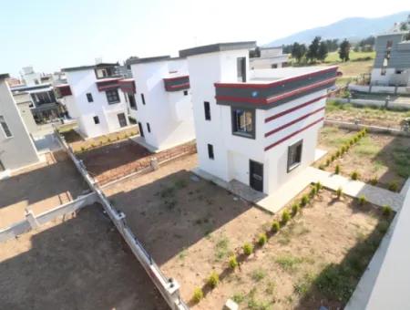 Seferihisar Doğanbey'de Müstakil Büyük Bahçeli 3 1 Villa For Sale