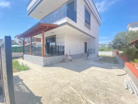 302 Meters In Doğanbey Land Single Detached Luxury For Sale 4 1 Villa