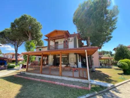 Seaside Villa With Large Garden And Pool In 3 1 Complex For Sale In Seferihisar Ürkmez