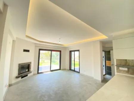 4 1 Villa For Sale In Seferihisar Akarcada With Detached Pool And Luxury Fireplace