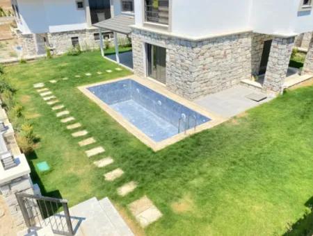 4 1 Villa For Sale In Seferihisar Akarcada With Detached Pool And Luxury Fireplace