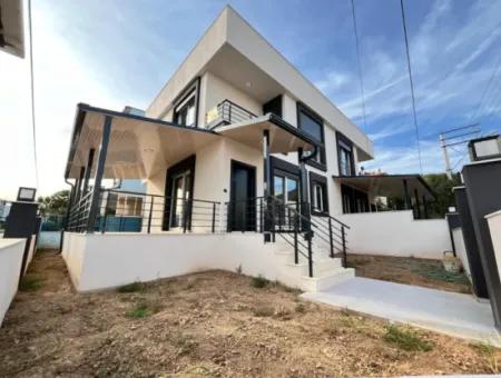 Corner Villa With New Large Garden For Sale Near The Sea In Doğanbey