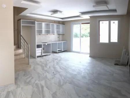 Seferihisar Doğanbeyde Satılık, Site İçinde Tamamen Müstakıl 3+1 Yazlık Villa