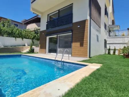 Seferihisa Camikebirde Müstakil Bahçesi Satılık 5+2 Hauzlu Villa