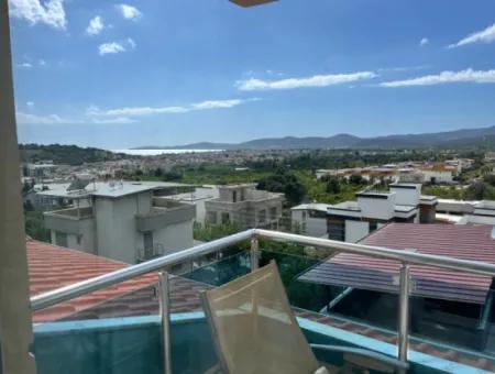 Ürkmez'de Full Deniz, Şehir Manzaralı Bahçeli Satılık 3+2 Villa